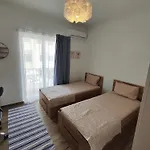Modern And Spacious 3-bed Apartment, Steps From The Apartment