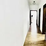 アパート Modern And Spacious 3-bed Apartment, Steps From The