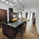 Apartment Modern And Spacious 3-bed Apartment, Steps From The St. Paul's Bay