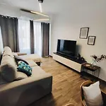 Modern And Spacious 3-bed Apartment, Steps From The St. Paul's Bay