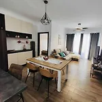 Modern And Spacious 3-bed Apartment, Steps From The * セント・ポールズ・ベイ