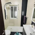 Modern And Spacious 3-bed Apartment, Steps From The * セント・ポールズ・ベイ