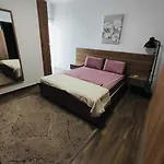 Modern And Spacious 3-bed Apartment, Steps From The Apartment