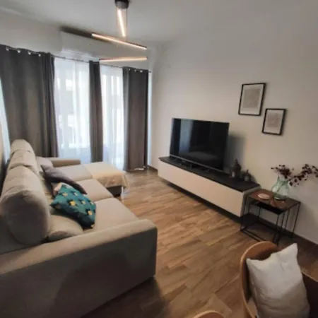 Modern And Spacious 3-bed Apartment, Steps From The Apartament *