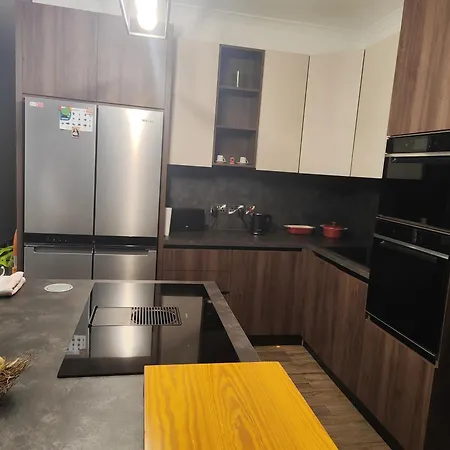 Modern And Spacious 3-bed Apartment, Steps From The Lejlighed *