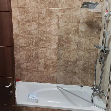 Modern And Spacious 3-bed Apartment, Steps From The Apartament *