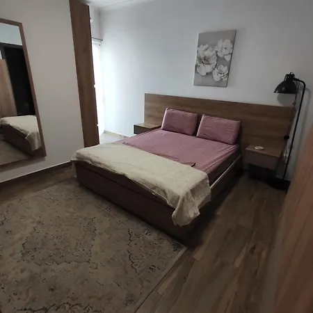 Apartamento Modern And Spacious 3-Bed Apartment, Steps From The Beach