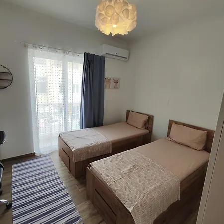 Modern And Spacious 3-bed Apartment, Steps From The Apartament