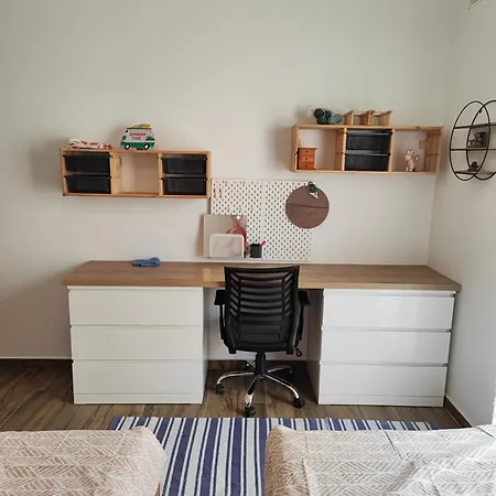 Lejlighed Modern And Spacious 3-bed Apartment, Steps From The