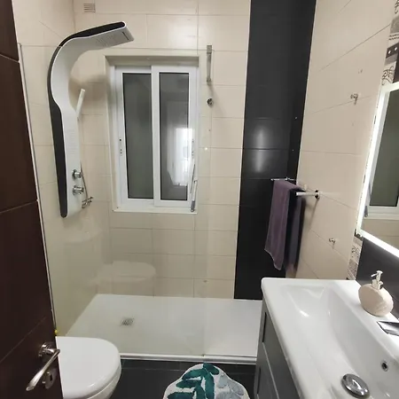 Modern And Spacious 3-bed Apartment, Steps From The Apartment *