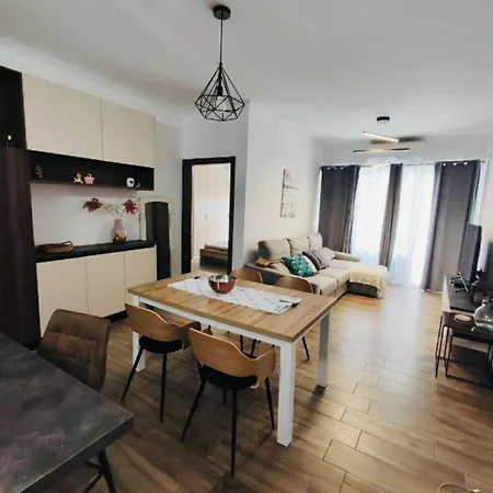 Modern And Spacious 3-bed Apartment, Steps From The * St. Paul's Bay