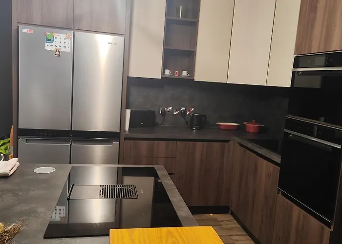 Modern And Spacious 3-bed Apartment, Steps From The Lejlighed *