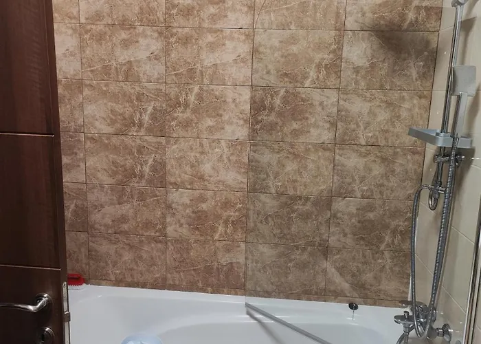 Modern And Spacious 3-bed Apartment, Steps From The Lejlighed *