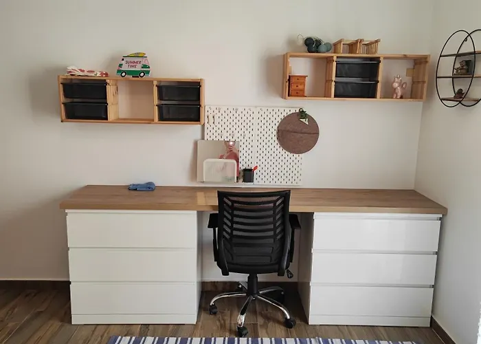 Lejlighed Modern And Spacious 3-bed Apartment, Steps From The