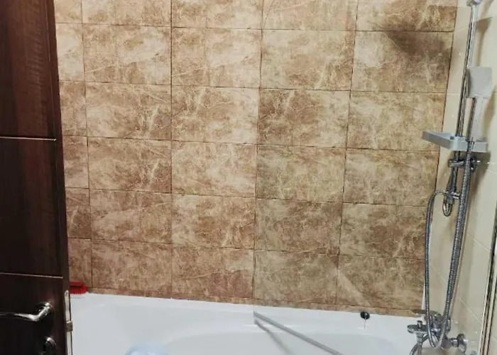 Lejlighed Modern And Spacious 3-bed Apartment, Steps From The *