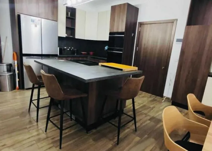 Lejlighed Modern And Spacious 3-bed Apartment, Steps From The *