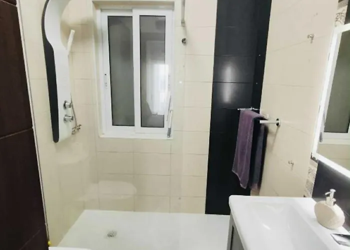 Modern And Spacious 3-bed Apartment, Steps From The * San Pawl il-Baħar