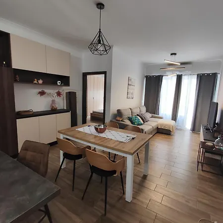 Modern And Spacious 3-bed Apartment, Steps From The * St Paul's Bay